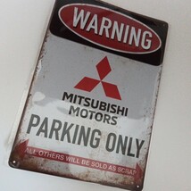 三菱　ミツビシ　クラッシック風　ブリキ看板 ガレージ PARKING ONLY_画像2