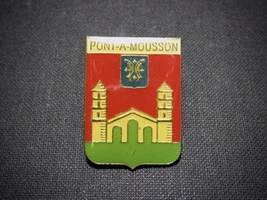 外国のピンズ：PONT A MOUSSON 紋章 都市 エンブレム デザイン 雑貨 ピンバッジ Z5