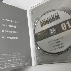 機動戦士ガンダム DVD-BOX1／初回限定生産／6枚組／MOBILE SUIT GUNDAM／【フィギュアのみ未開封：RX-78-2付】【DVD】の画像3