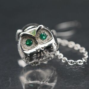 P150 emerald 0.07ct 925 stamp pin brooch . owl design silver tie tack pin laperu pin 5 month birthstone 