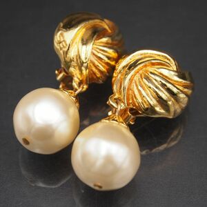Y777 1 jpy SONIA RYKIEL Sonia Rykiel fake pearl Logo swing design Gold earrings Vintage 