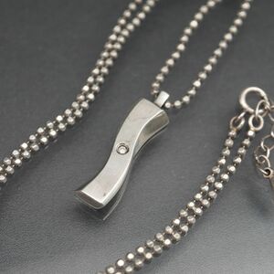 P087 COMME CA DU MODE コムサデモード STERLING刻印 ペンダント ネックレス ダイヤモンド デザイン シルバー 4月誕生石