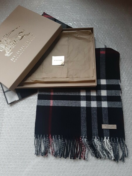 BURBERRY　バーバリー　マフラー　ストール　ウール100％　未使用に近い　ブラック　送料無料！！！！