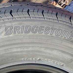 送料税込31800円～【新車外し 2023年 BRIDGESTONE RD613 タイヤホイールセット ハイエース新品ホイールキャップ付】195/80R15 107/105 046の画像6