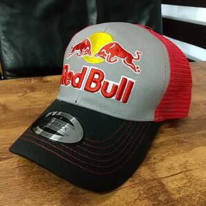 即決 新品 送料無料 レッドブル RED BULL キャップ CAP F１ 翼 レーシング アウトドア グレー赤 レース エナジードリンクの画像1