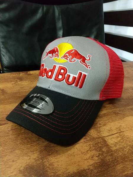 即決　新品　送料無料　レッドブル　RED　BULL キャップ　CAP　F１　翼　レーシング　アウトドア　グレー赤　レース　エナジードリンク