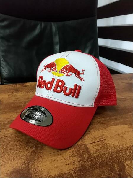 即決　新品　送料無料　レッドブル　RED　BULL キャップ　CAP　F１　レーシング　アウトドア　赤x白　レース　エナジードリンク