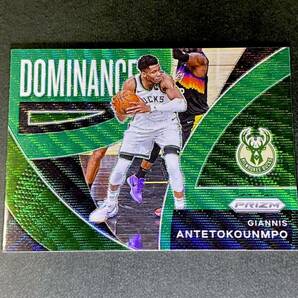 2021-22 Panini Prizm Giannis Antetokounmpo Dominance Green Wave Prizmの画像1