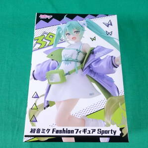 08/H738★初音ミク  Fashion フィギュア Sporty★未開封の画像1