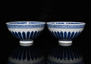 ▽鴻▽ 明 宣德年製款 青花 纏枝蓮紋 供碗一對 古陶瓷品 置物 古賞物 中国古玩 中国古美術