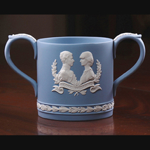 【開】英国王室御用達『ウェッジウッドWedgwood』 ブルージャスパー 1981ロイヤル・ウェディング ラヴィングカップ 限定45/3000 ST33_画像1