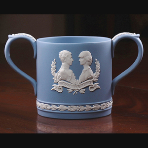 【開】英国王室御用達『ウェッジウッドWedgwood』 ブルージャスパー 1981ロイヤル・ウェディング ラヴィングカップ 限定45/3000 ST33