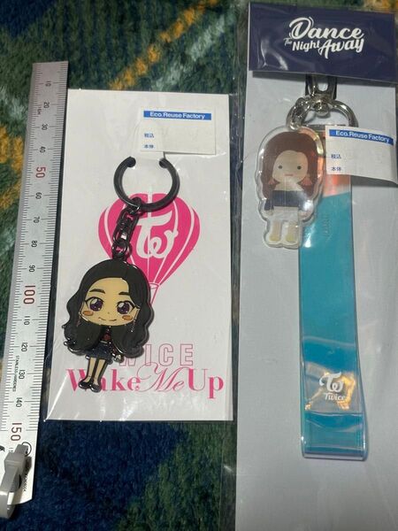 TWICE CHARACTER STRAP KEYRING - SANAと "Wake Me Up"キーホルダー/DAHYUN