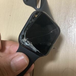 ジャンク NU6D2J/A Apple Watch Series 4 [中古] 起動せず 破損状態 液晶割れ 液晶離脱状態の画像7
