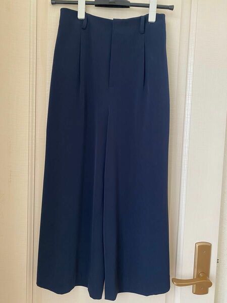 UNIQLO パンツスカート　紺色Sサイズ
