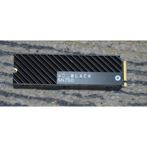 Western Digital WD Black SN750 NVMe WDS200T3XHC ヒートシンク搭載モデルの画像1