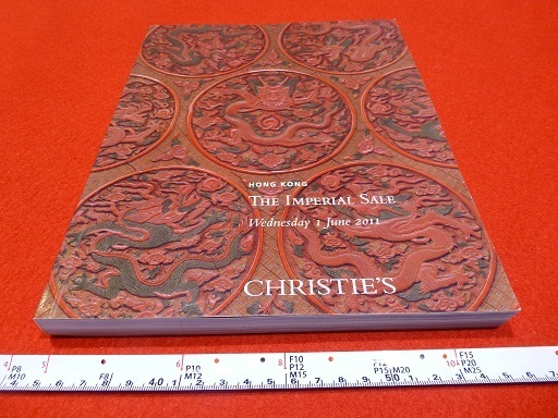 Rarebookkyoto x55 The Imperial Sale Meisterwerke der chinesischen kaiserlichen Hofkunst 2011 Christie's Hong Kong Weiße Jadekiefer, Kamelienblüte, eine Truhe aus Hartholz, Malerei, Japanische Malerei, Blumen und Vögel, Vögel und Tiere