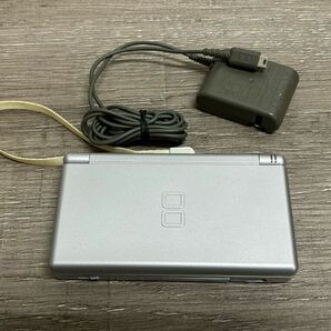 ☆ DSLite ☆ ニンテンドーDS Lite グロスシルバー 動作品 本体 アダプター タッチペン 付属 Nintendo DS GBA ニンテンドー 任天堂 5378の画像1