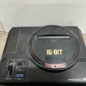 ☆ MD ☆ メガドライブ 本体 まとめ売り 未チェック ジャンク 本体のみ SEGA MEGA DRIVE セガ HAA-2510 の画像3