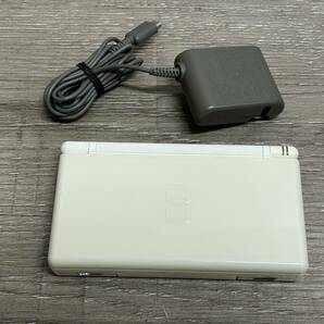 ☆DSLite ☆ ニンテンドーDS Lite クリスタルホワイト 動作品 本体 タッチペン アダプター 付属 Nintendo DS GBA ニンテンドー 4532の画像1