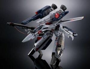 新品未開封！DX超合金 劇場版 VF-1S ストライクバルキリー 一条輝機 メカニックエディション プレゼント ギフト Bandai フィギュア