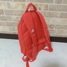 ☆送料無料　adidasリュックサック　　女の子　子供用 バックパック　遠足　アウトドア　_画像2