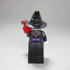 LEGO★141 正規品 魔女 魔法使い ウィッチ ミニフィグ 同梱可能 レゴ お城シリーズ キャッスル キングダム 兵士 ナイト 騎士 甲冑の画像3