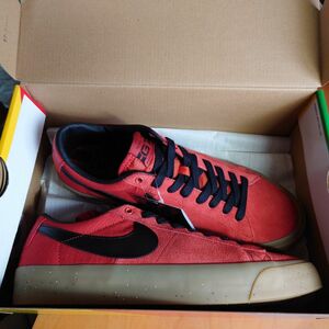 SB ZOOM BLAZER LOW PRO GT "CINNABAR 29.0cm