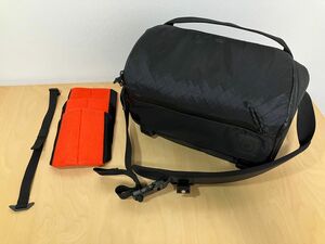 MOMENT rugged camera sling 10L ブラック（カメラバッグ、カメラスリング、軽量）