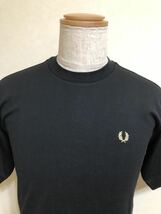 【美品】 FRED PERRY フレッドペリー クルーネック Tシャツ トップス サイズS 半袖 黒 ヒットユニオン FPR918_画像3