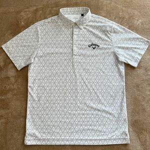キャロウェイの半袖ボタンダウンポロシャツ メンズMサイズ　ゴルフウェア 四角形の総柄(モスグリーン)ホワイト系 白　花柄のボタン