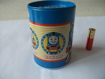 希少 レア 当時物　きかんしゃトーマス　THOMAS＆FRIENDS 缶型 青　貯金箱 昭和レトロ ビンテージ ノベルティ_画像5