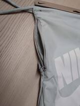 SALE ナイキ Nike ランドリーバッグ ジムサック デイバッグ DC4245-034(ライトシルバー) 13L 34cm×44cm サイドファスナーポケット ④_画像3