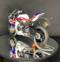 タミヤ 1/12Honda CBR1000RR-R FIREBLADE SP 30tn ANNIVERSARY（組み立て・塗装・完成品）_画像3