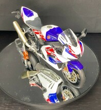 タミヤ 1/12Honda CBR1000RR-R FIREBLADE SP 30tn ANNIVERSARY（組み立て・塗装・完成品）_画像7