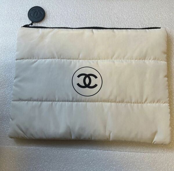 新品未使用　 シャネル ノベルティ ビッグ　ポーチ　白　ホワイト　バッグ　CHANEL マルチケース 