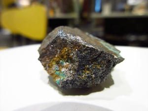 外国産鉱物標本　スェーデン産　セリウムランタナイト(セリウムランタン石)　Lanthanite-(Ce)