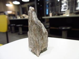 外国産鉱物標本　カナダ産　アグレライト(アグレル石)　Agrellite