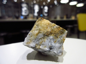 外国産鉱物標本　オーストリア産　エクラライト(エクラ―鉱)　Eclarite