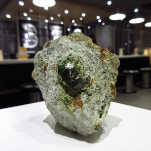 外国産鉱物標本 イラン産 デマントイド(灰鉄柘榴石)の画像3