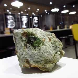 外国産鉱物標本 イラン産 デマントイド(灰鉄柘榴石)の画像6