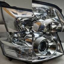 TOYOTA　ノア　NOAH　70　前期　純正　HID　ヘッドライト　ヘッドランプ　左右　_画像3