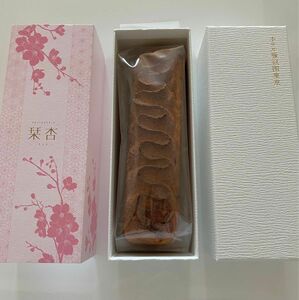 桜と苺のパウンドケーキ