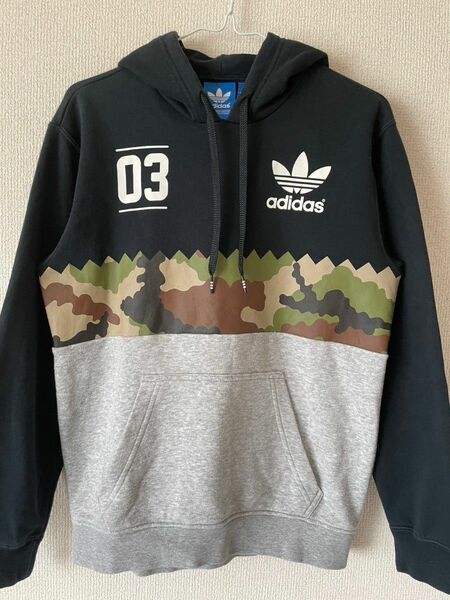 adidasカモフラ柄パーカー