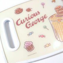 おさるのジョージ カッティングボード まな板 白 デザート柄② かわいい 新品_画像3