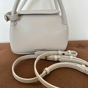 CHARLES&KEITH ホワイト　ハンドバック　美品