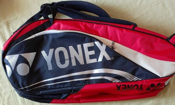 YONEX テニスバッグ　 ラケットバッグ ブラック レッド