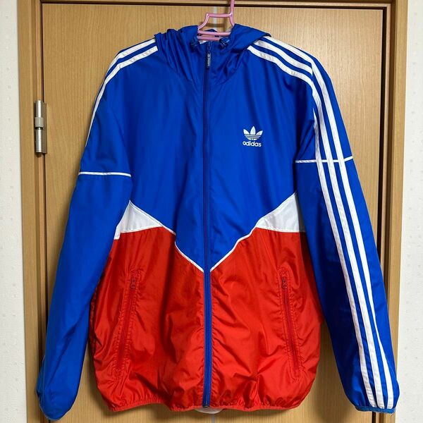 adidas ポリエステル素材パーカー