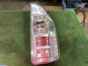 ZRR70/ZRR75 ヴォクシー 後期 右テールランプ LED クリア ICHIKOH 28-220