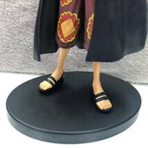 中古　長期保管品　ワンピース　ONEPIECE シャンクス　フィギュア　箱無し　詳細不明_画像4